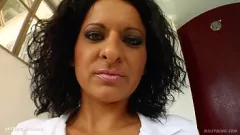 Reproduzir MILF Mãe Maria Engole Gozada na Coisa Madura
