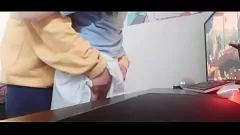 Linda adolescente es premiada con una polla dura después de ganar en Fortnite