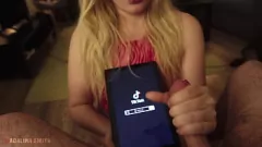 Afspelen Blonde GF trekt vriendje af naar Tiktok Dance