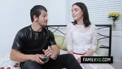 Reproduzir Surpresa de Passos: Maddie Winters recebe um idiota de Valentine de seu meio -irmão