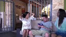 Reproducir Anissa kate, jasmine sidney webb consiguen agujeros ampliados por el hijo del set downoverlord