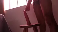 Reproduzir A sessão de treino solo fica explícita com vibradores grandes e médios