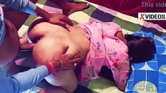 Reproduzir Desi Girl Gets Doggystyle Creampie em vídeo caseiro íntimo