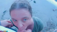 Afspelen Stepmom wordt betrapt op stiefzoon op openbaar strand