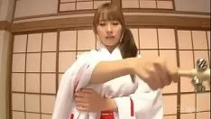 Jouer 巨乳巫女 ～開運マンコにザーメン着床～
