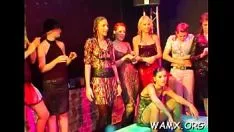 Abspielen Fronty Milf feuchte Suche Peiniger