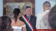 تشغيل بليزانت ستريت. بريدجيت منقاد في وقت لاحق حفل الزفاف