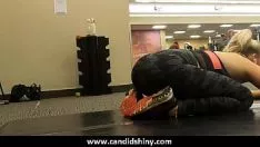 Falda de gimnasia en leggins de cama