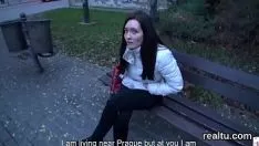 Redare Adolescentul cehoslovac Recherche este invitat pe promenadă și instruit în pov