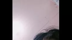 Jouer 【漂亮眼睛新人美妞首播】小尺度诱惑 ，没穿内裤隔着黑丝露穴 ，翘起双腿掰穴 ，刚下海放不开 ，撩下内衣看下奶子