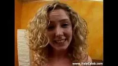 Blonde pijpbeurt terwijl hij klaarkomt