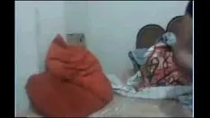Odtwórz Andhra bhabhi ogląda całą materię (nowość)