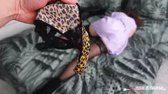 Reproduzir Tanga encharcada de porra: os segundos desleixados da minha esposa dona de casa peituda!