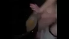 Reproduzir Batedor de fucworld um bspoil com chifres em uma área de estacionamento
