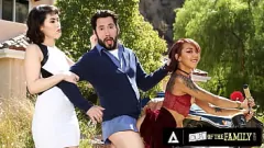 تشغيل STEPMOM تنضم إلى الثلاثي بين الأعراق بعد القبض على ابنة الزوجة والزوج متلبسين